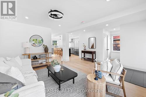 286 East 18Th Street, Hamilton (Inch Park), ON - Indoor Photo Showing Living Room