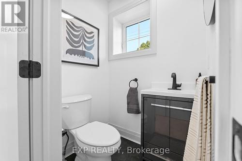 286 East 18Th Street, Hamilton, ON - Indoor Photo Showing Bathroom