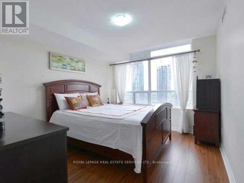 3001 - 310 Burnhamthorpe Road W, Mississauga (City Centre), ON - Indoor Photo Showing Bedroom