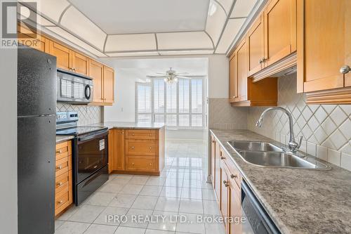 909 - 22 Hanover Road, Brampton (Queen Street Corridor), ON - Indoor Photo Showing Kitchen With Double Sink