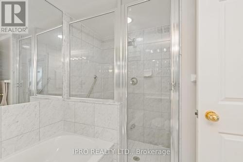 909 - 22 Hanover Road, Brampton (Queen Street Corridor), ON - Indoor Photo Showing Bathroom