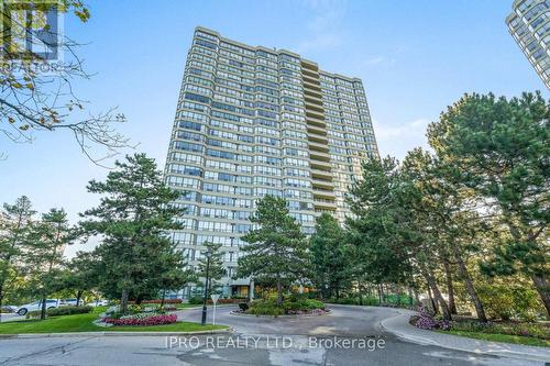 909 - 22 Hanover Road, Brampton (Queen Street Corridor), ON - Outdoor With Facade