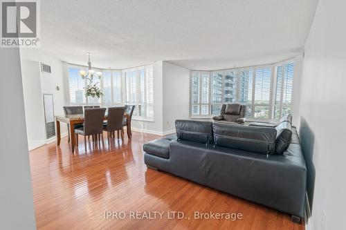 909 - 22 Hanover Road, Brampton, ON - Indoor Photo Showing Living Room