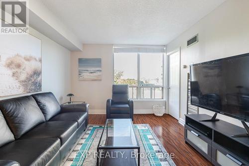 401 - 1 Hickory Tree Road, Toronto, ON - Indoor Photo Showing Living Room