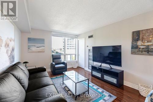 401 - 1 Hickory Tree Road, Toronto, ON - Indoor Photo Showing Living Room