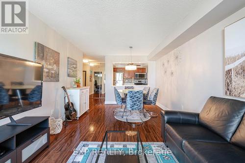 401 - 1 Hickory Tree Road, Toronto, ON - Indoor Photo Showing Living Room