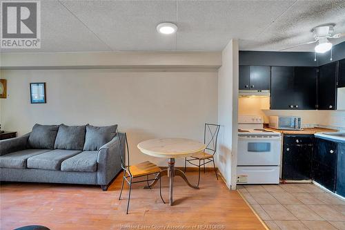 150 Park Unit# 1706, Windsor, ON - Indoor Photo Showing Kitchen