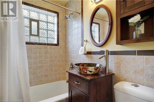 37 Floyd Street, Kitchener, ON - Indoor Photo Showing Bathroom