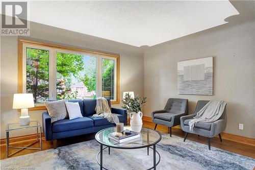 37 Floyd Street, Kitchener, ON - Indoor Photo Showing Living Room