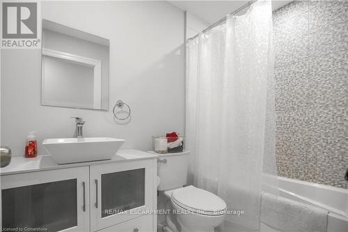 14 Lakeview Avenue, Grimsby, ON - Indoor Photo Showing Bathroom