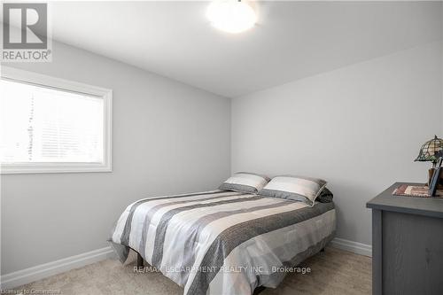 14 Lakeview Avenue, Grimsby, ON - Indoor Photo Showing Bedroom