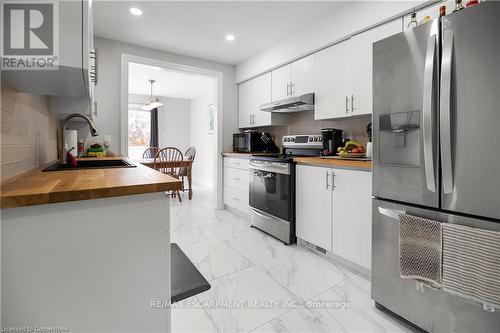 14 Lakeview Avenue, Grimsby, ON - Indoor Photo Showing Kitchen