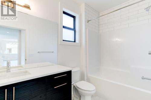 1113 Collinson Court, Kelowna, BC - Indoor Photo Showing Bathroom