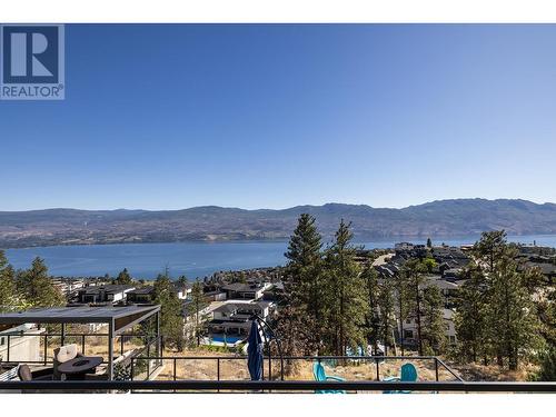 1546 Viognier Drive, West Kelowna, BC - Indoor Photo Showing Living Room With Fireplace