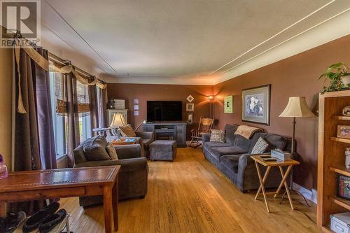 100 Churchill Blvd, Sault Ste Marie, ON - Indoor Photo Showing Living Room