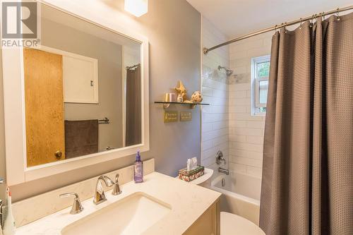 100 Churchill Blvd, Sault Ste Marie, ON - Indoor Photo Showing Bathroom