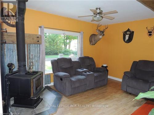 175 Napolean Street, Grey Highlands, ON - Indoor Photo Showing Living Room