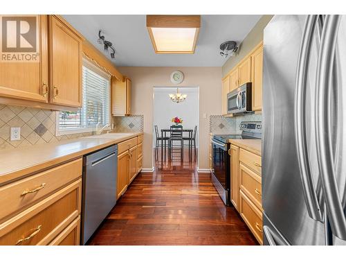 781 Carmi Avenue, Penticton, BC - Indoor Photo Showing Kitchen