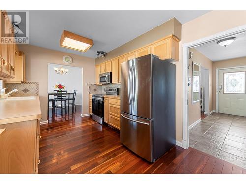 781 Carmi Avenue, Penticton, BC - Indoor Photo Showing Kitchen