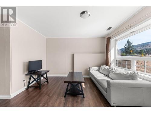 781 Carmi Avenue, Penticton, BC - Indoor