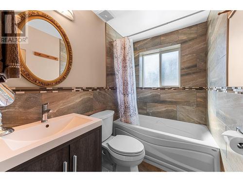 781 Carmi Avenue, Penticton, BC - Indoor Photo Showing Bathroom