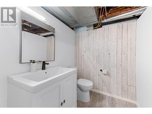 781 Carmi Avenue, Penticton, BC - Indoor Photo Showing Bathroom