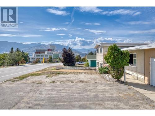 781 Carmi Avenue, Penticton, BC - Outdoor