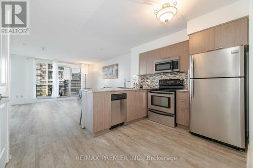 1011 - 23 Sheppard Avenue E, Toronto, ON - Indoor Photo Showing Kitchen With Stainless Steel Kitchen