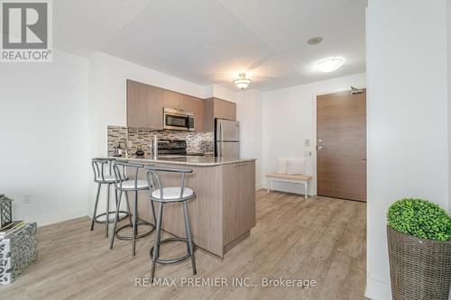 1011 - 23 Sheppard Avenue E, Toronto, ON - Indoor Photo Showing Kitchen