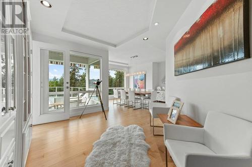 3044 Debeck Road, Naramata, BC - Indoor Photo Showing Living Room