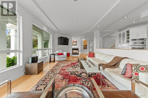 3044 Debeck Road, Naramata, BC - Indoor Photo Showing Living Room