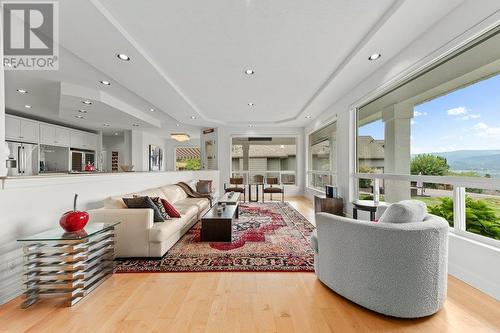 3044 Debeck Road, Naramata, BC - Indoor Photo Showing Living Room