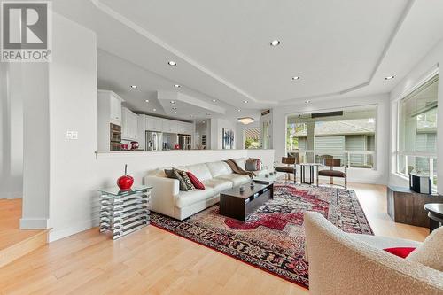 3044 Debeck Road, Naramata, BC - Indoor Photo Showing Living Room