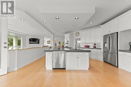 3044 Debeck Road, Naramata, BC - Indoor Photo Showing Kitchen