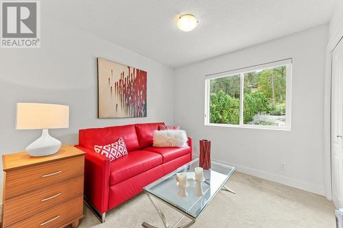 3044 Debeck Road, Naramata, BC - Indoor Photo Showing Living Room