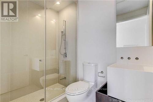 2504 - 1 Bloor Street E, Toronto, ON - Indoor Photo Showing Bathroom