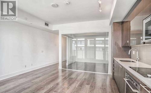 2107 - 403 Church Street, Toronto (Church-Yonge Corridor), ON - Indoor Photo Showing Kitchen With Upgraded Kitchen