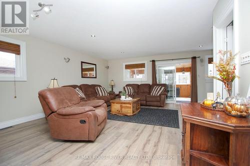 29 Keewatin Street S, Oshawa (Donevan), ON - Indoor Photo Showing Living Room