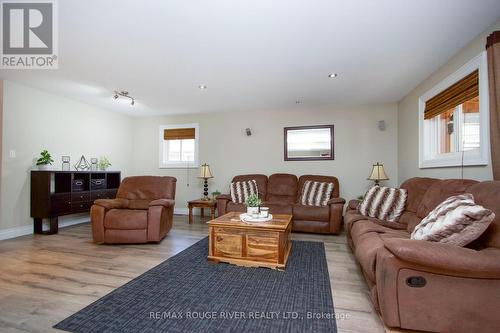 29 Keewatin Street S, Oshawa (Donevan), ON - Indoor Photo Showing Living Room