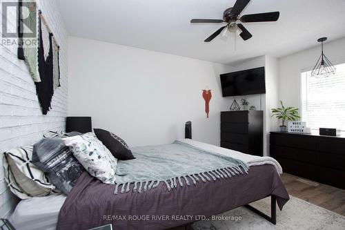 29 Keewatin Street S, Oshawa (Donevan), ON - Indoor Photo Showing Bedroom