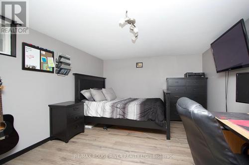 29 Keewatin Street S, Oshawa (Donevan), ON - Indoor Photo Showing Bedroom