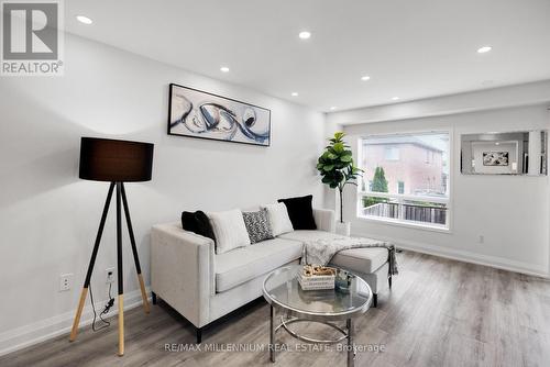 21 Casabel Drive, Vaughan (Vellore Village), ON - Indoor Photo Showing Living Room