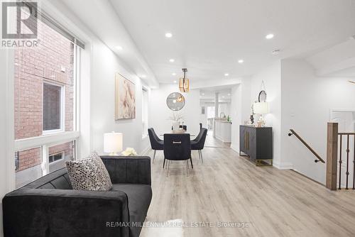 21 Casabel Drive, Vaughan (Vellore Village), ON - Indoor Photo Showing Living Room