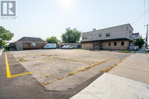 1490 Barton Street E, Hamilton (Homeside), ON 