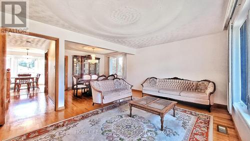 93 Old Chicopee Drive, Kitchener, ON - Indoor Photo Showing Living Room