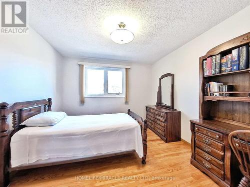 93 Old Chicopee Drive, Kitchener, ON - Indoor Photo Showing Bedroom