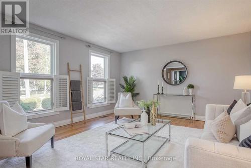 50 Bechtel Street, Cambridge, ON - Indoor Photo Showing Living Room