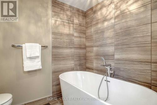 50 Bechtel Street, Cambridge, ON - Indoor Photo Showing Bathroom