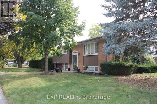 33 Hampton Place, Kitchener, ON - Outdoor