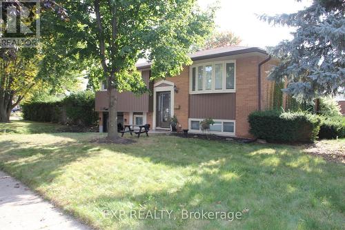 33 Hampton Place, Kitchener, ON - Outdoor